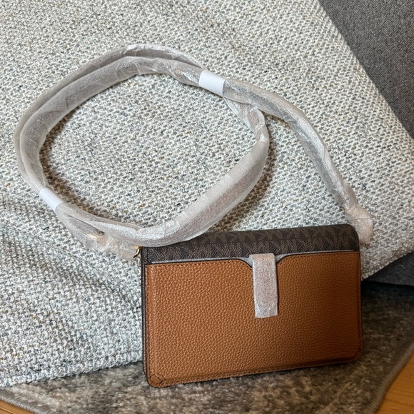 NWT Michael Kors Crossbody - Picture 2 of 4